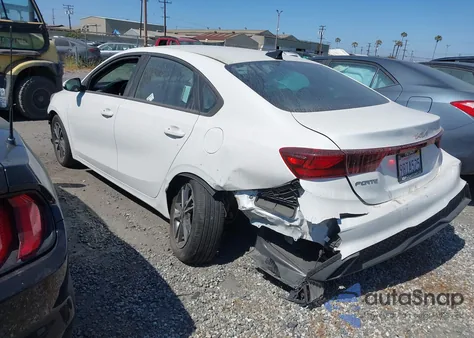 2022 Kia Forte Lxs z USA, uszkodzony, nr VIN 3KPF24AD7NE487564